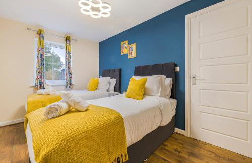 Casa Lana - Spacious and Stylish 4-Bed Home Near Gatwick with Free Parking - Foto 25