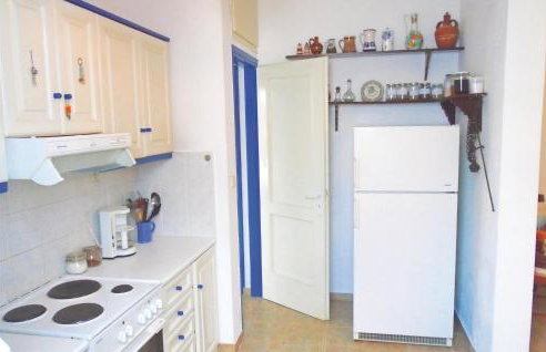 3 Bedroom Awesome Apartment In Panormos - Photo 12