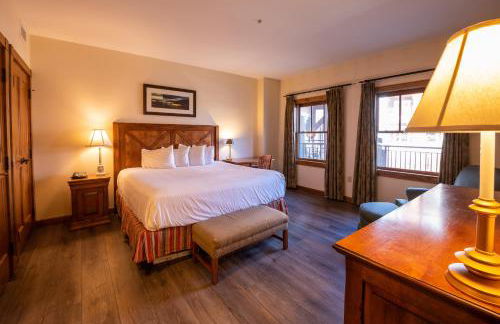 Two Bedroom Condo with a Balcony in Mountaineer Square condo - Foto 20