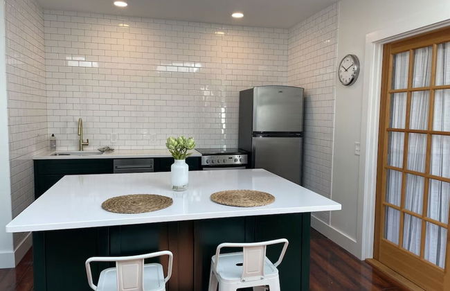 Cottage Street Downtown New Apartment - Photo 7