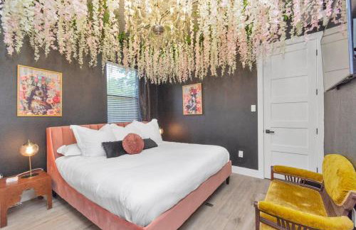 Houston's Downtown Bloom House - Spacious Floral Escape for Groups - Foto 36