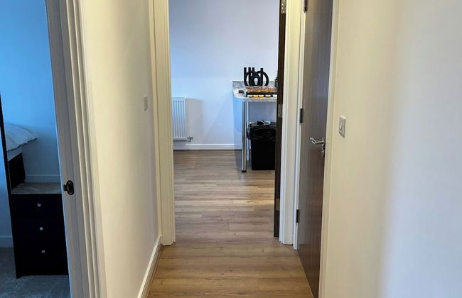 Cozy 2-bed Apartment in Grays - Photo 10