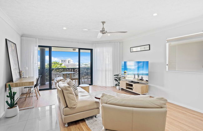 Chic Coastal Charm on Palm Beach - Photo 5