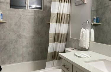 New! Modern Gated Summer Getaway Home - Foto 14