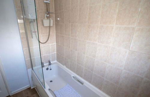NEC, BHX Cosy 3 Bedroom House with Parking - Foto 46