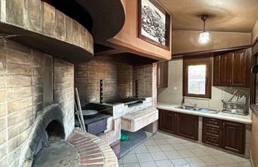 Villa Recluso-3 bd luxury country villa, huge heated pool with hydromassage, individual bbq & large yard, mountain view - Photo 25