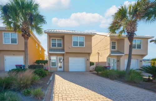 Beach Getaway for 15 A Few Steps from the Sand - Foto 23