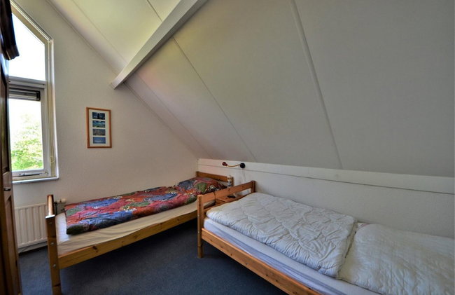 Lively Bungalow on the Water - Photo 7