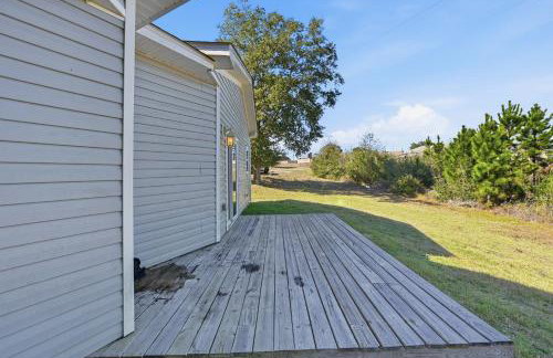 Modern Pine-Scented Retreat – 30 Mins to Beach! home - Foto 35