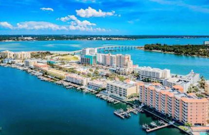 Luxury 5 Star Waterfront Condo 3 Bdr 2 Bath Pool Hot-Tub Panoramic Gulf and Intracoastal Waterway Views - Photo 5