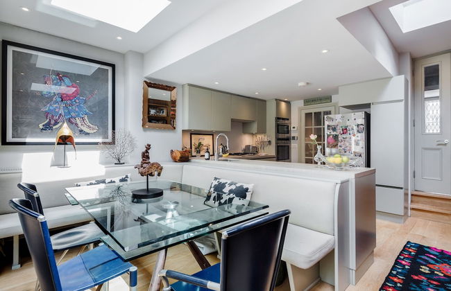 Exquisite Designers Abode - Photo 13