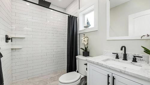 Renovated & Sophisticated Home Near Beach & Shops! - Foto 5, Shower