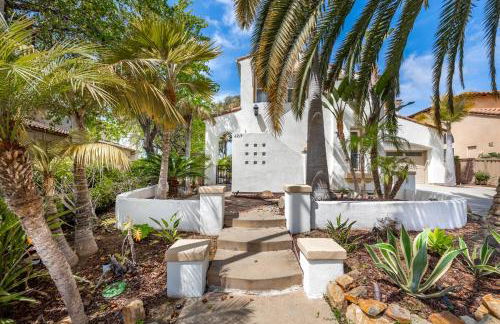 Spacious Luxury home in Gated Community with Resort Pool & Scenic Views - Photo 26