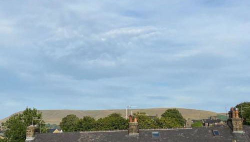 Cheerful and spacious 3 bed home in Clitheroe - Photo 4