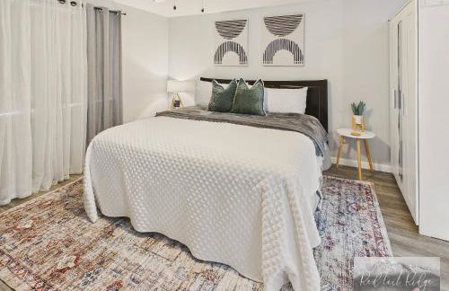 Main St New with AC Monthly stays Charming Cottage KING BED - Foto 11