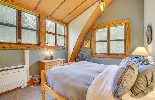 Riverfront Skykomish Cabin with Private Hot Tub! - Foto 16