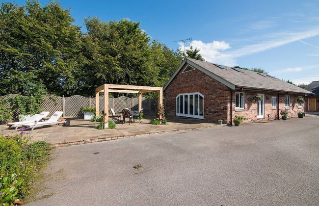 Super Spacious Barn Conversion With Free Wifi, Netflix Fireplace - Photo 43