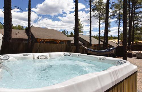 Windtree Retreat Hot Tub Pet-Friendly Fire Pit Near Downtown - Foto 25