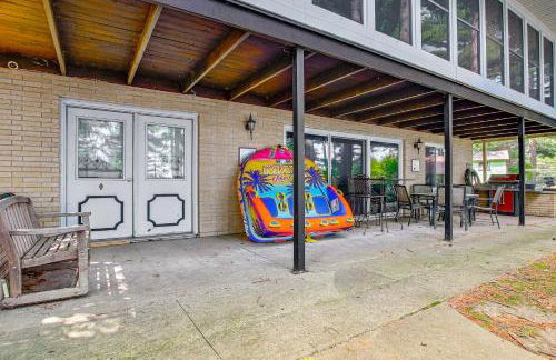 Waterfront Berry Lake Getaway with Sunroom! - Foto 28