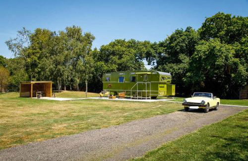 The Showman's Carriage w King Bed close to beach - Foto 16