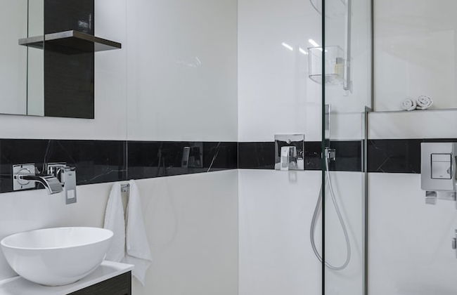 Villa Monte Leone by Konnect with Pool, Hot Tub, Spa Room & Stunning Seaview - Photo 22