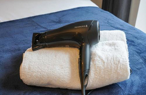 Beautiful Apartment in Central MK with Balcony, Free Parking & Smart TV with Netflix by Yoko Property - Foto 14