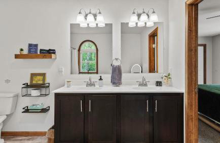 Maple Oasis by Avantstay Newly Built w/ Hot Tub, Game Room & Fire Pit - Foto 44