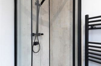 Spacious Modern 2BR - Parking - Workspace Area, Ideal for Contractors & Long Stays - NordStay - Foto 21