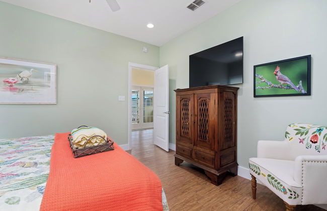 Magnolia Cottage by Miss Kitty’s - Photo 5