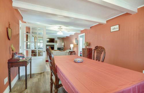 Tranquil Lakefront Home with Sunroom in Burlington - Foto 9