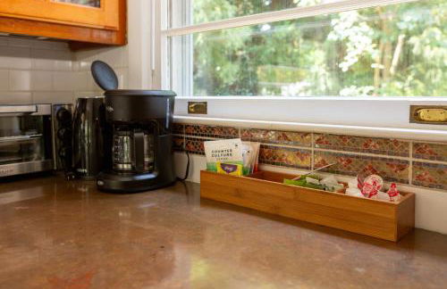 Spacious 2BR in Grand Old Home, Downtown Durham - Photo 41