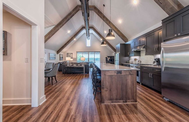 Azalea Retreat by Avantstay Sleeps 34 & Pool - Foto 32