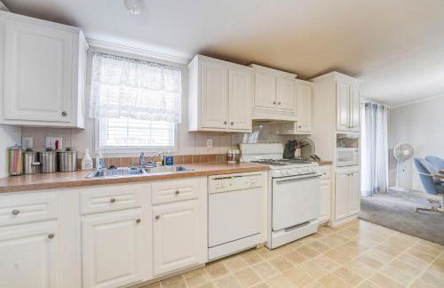 3 bed 2 bath with office room-with futon bed on Weiss Lake - with community ramp & dock - Photo 11