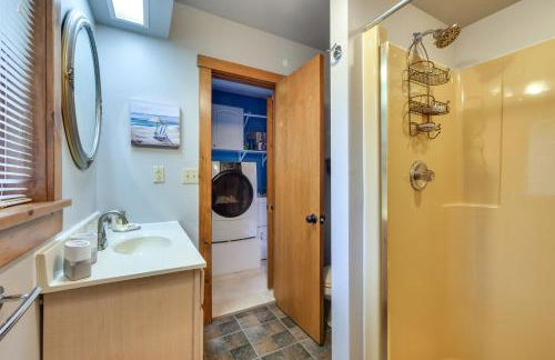 Enchanting Waterfront Sorrento Home with Deck! - Foto 12