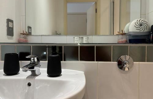 LUX 2bed City Centre and AO Arena Free Parking Modern Apt - Foto 27