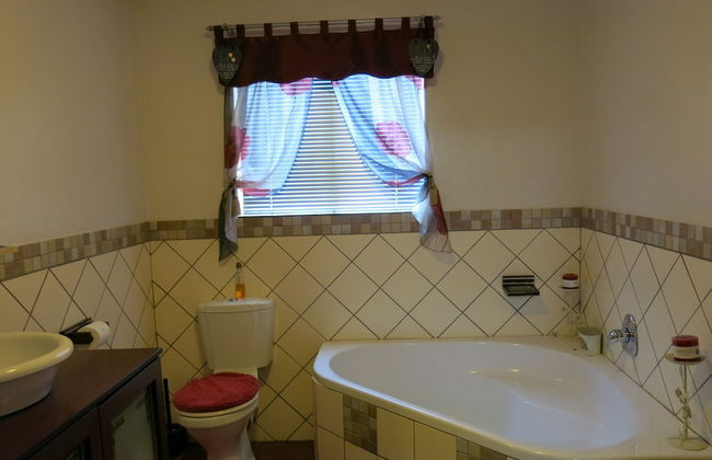 Self Catering 1 Bedroom Sofa Bedfull Bathroom Ideal for 4 Guets - Welcome - Foto 11