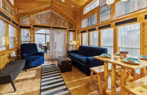 Knotty but Nice-sleeps 6-one minute to lake! - Foto 24