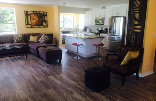 Spacious Beach House Unit,Beautifully Furnished 2 Bed 2Bath./2Min.Walk To Beach - Foto 2