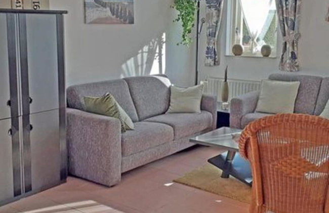 Cosy Bungalow Near the Beach - Photo 17