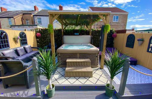 NEW…THE HOTTUB HOUSE BLACKPOOL PLEASURE BEACH - Photo 7