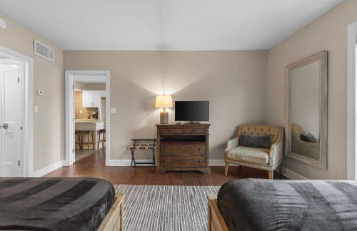 On Famous Music Row - Pool, Parking, Walk to Bars - Foto 21