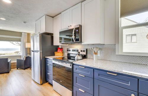 Walk to Winema Road Beach Home with Hot Tub! - Foto 9