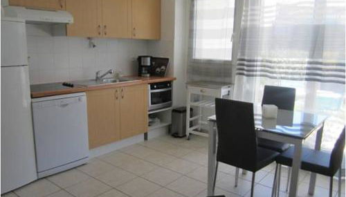 SUPERBE APPART AVEC JARDIN ET PISCINE - Foto 3