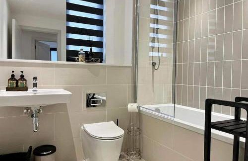 Stunning Sea View Two Bed Two Bathroom Apartment - Foto 16