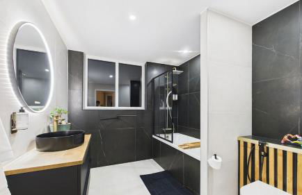 Premium suite with jacuzzi - Photo 17