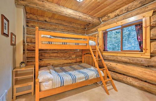 Riverfront Cabin with Hot Tub 2 Mi to Eagle Falls - Foto 18