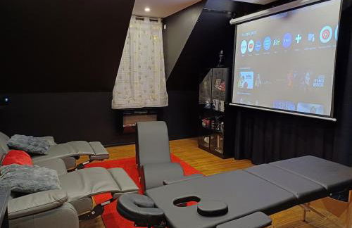 Sweety's Eden Jacuzzi - Jacuzzi privé Sauna Cinéma room Jardin - Terrasse centre-ville - Foto 3