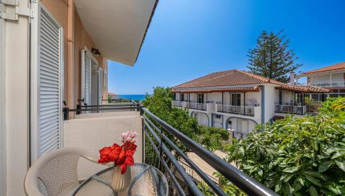 Dionysios Studios - Foto 4, Garden view