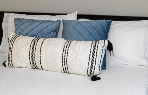 Pasadena Charming Vacation Home with Hot Jacuzzi - Photo 50