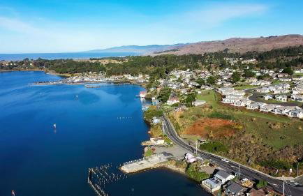 Breathtaking Views of the Pacific Ocean Rooftop Balcony Gourmet Kitchen and Hot Tub overlooking Golf Course - Foto 48